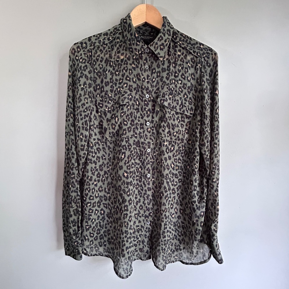 Banana Republic Dillon Shirt Womens Medium Olive Green Leopard Print Button Down